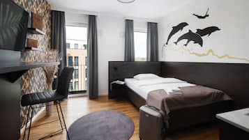 Daunenbettdecken, Schreibtisch, laptopgeeigneter Arbeitsplatz