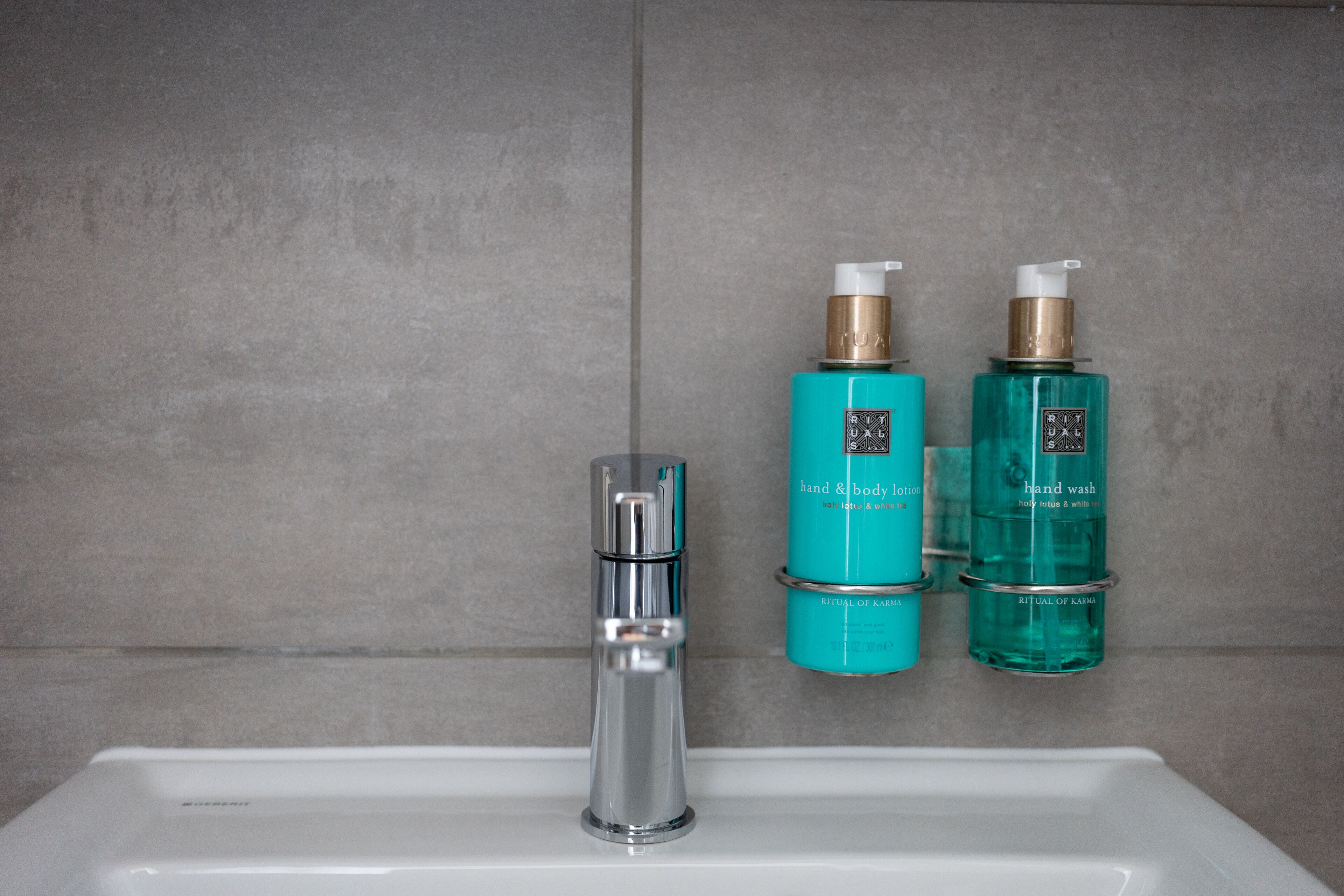 business room, non smoking, kitchenette | bathroom amenities | shower, rainfall showerhead, free toiletries, hair dryer