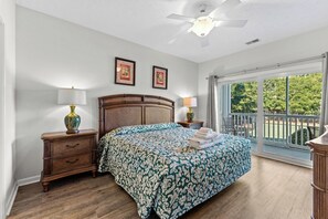 3 bedrooms, free WiFi, bed sheets - Ocean Drive. 3 bedroom. Gated community. Walking distance to beach. (North Myrtle Beach)
