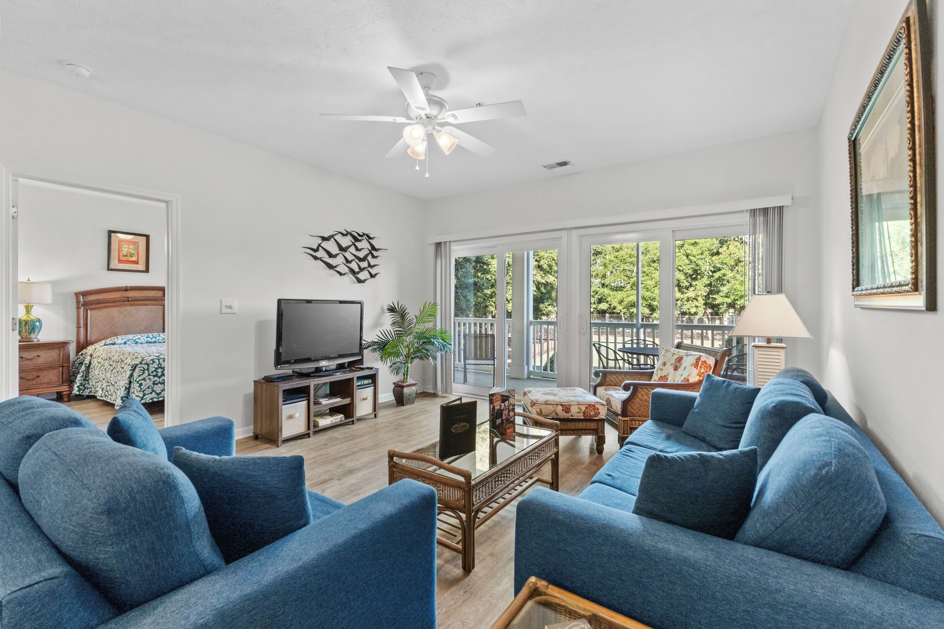 Fernseher, Tischtennisplatte