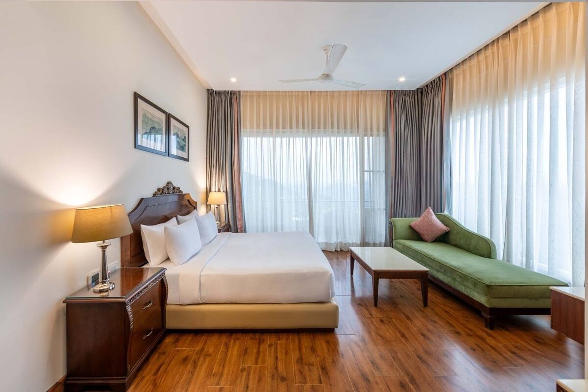 Suite ejecutiva, vistas al valle | Colchones con acolchado adicional, minibar, caja fuerte y escritorio