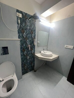 Bathroom - Laxmi Palace (Mussoorie)