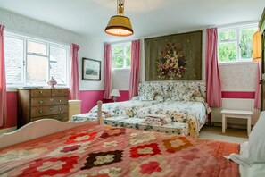 8 chambres, lit de bébé portatif, accès au Wi-Fi (inclus)