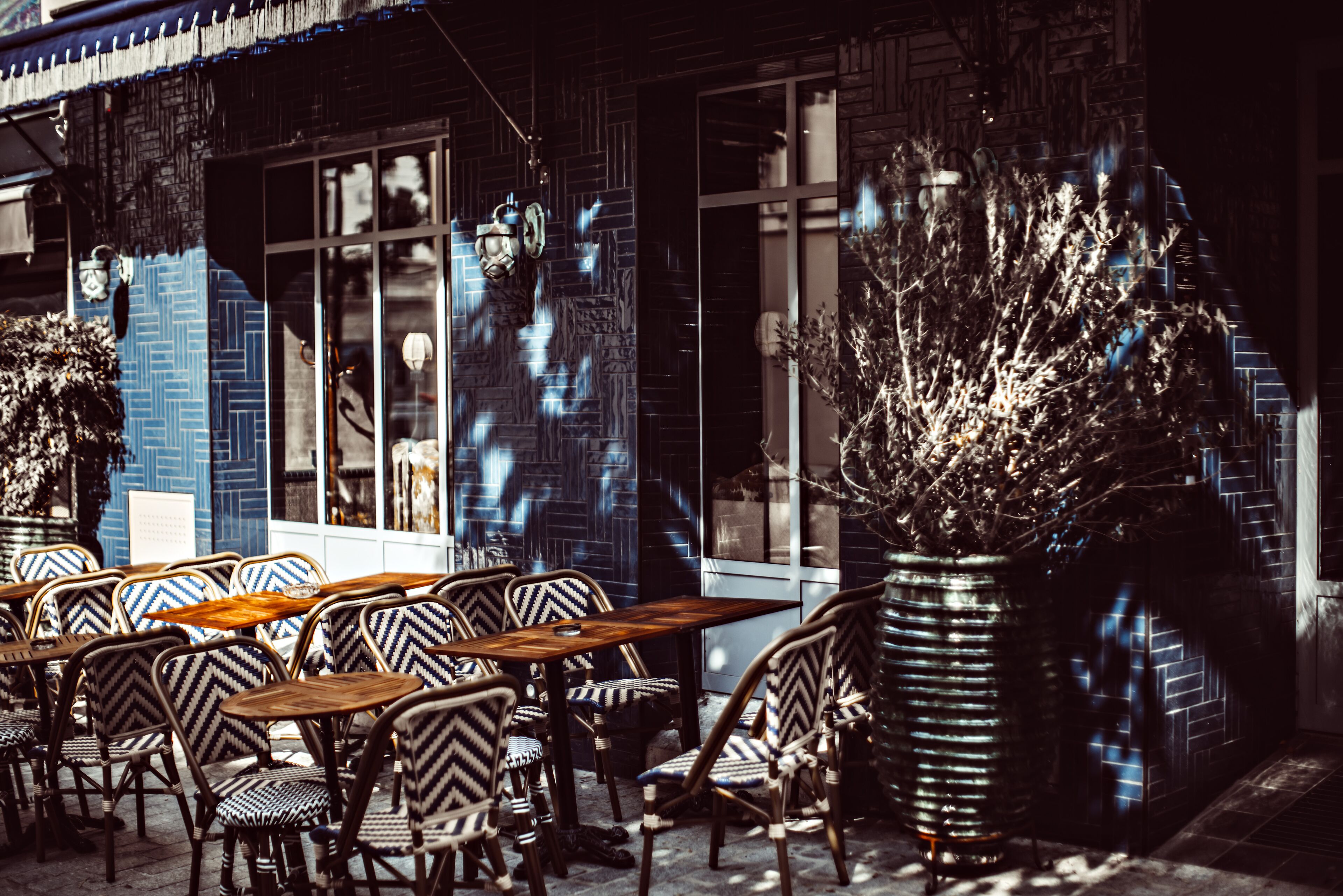 daily continental breakfast (eur 18 per person)