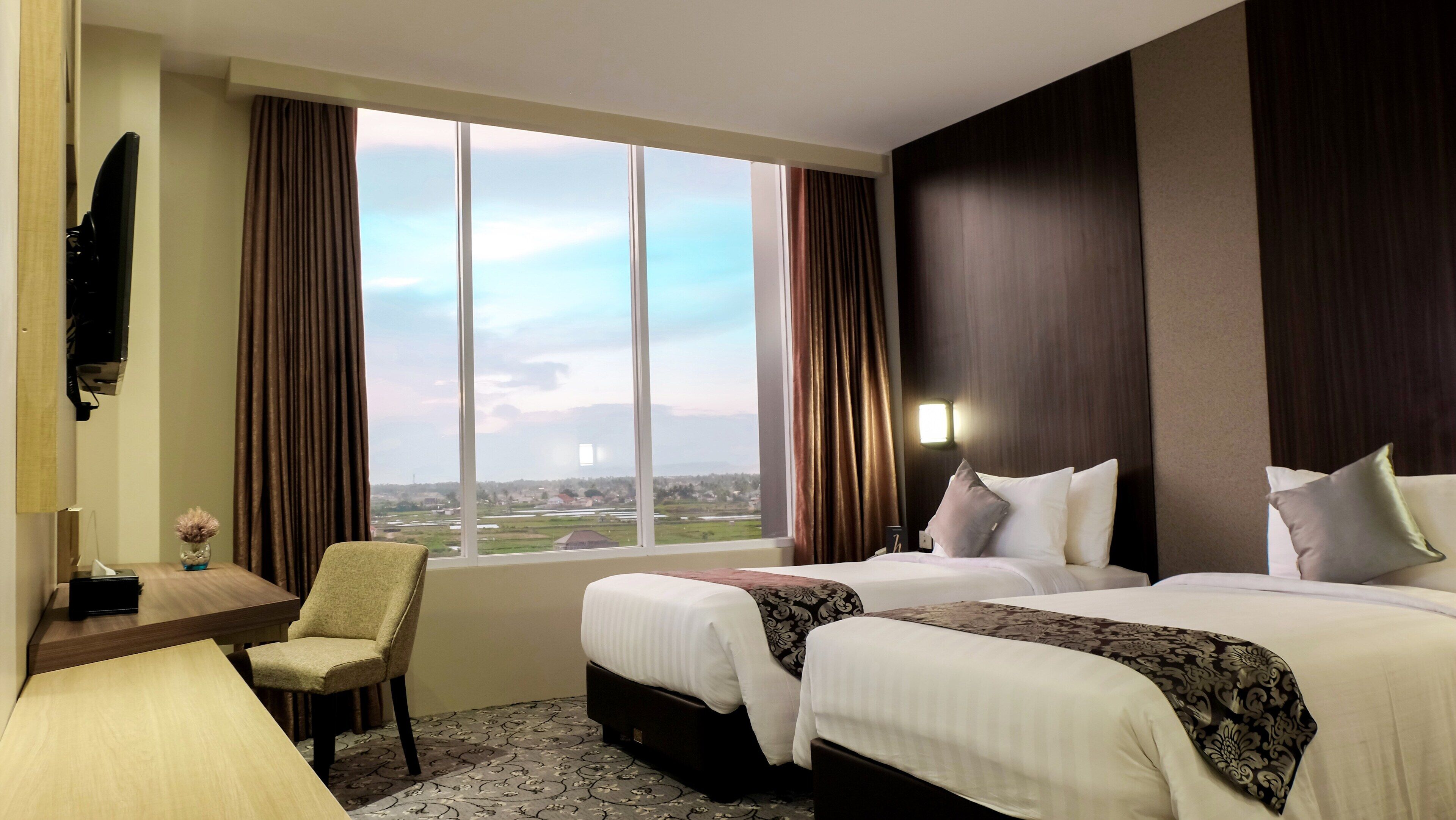 华丽客房 | 客房内保险箱、办公桌、笔记本电脑工作区、折叠床/加床（额外收费）