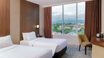 In-room safe, desk, laptop workspace, rollaway beds