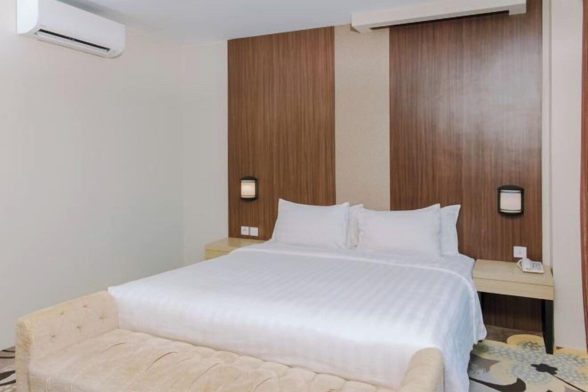 In-room safe, desk, laptop workspace, rollaway beds