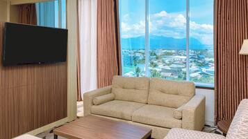 ASTON Suite | Brankas, meja kerja, dan ruang kerja ramah laptop