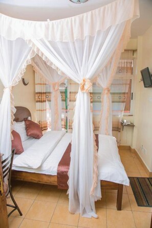 Standard Single Room | Desk, free WiFi, bed sheets - Prearea Hotel (Nairobi)