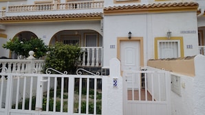 A white building with balconies and arched doorways, numbered 531 and 532. - 3 Bed first floor Apartment, communal pool and sea views, wifi. (Gran Alacant)