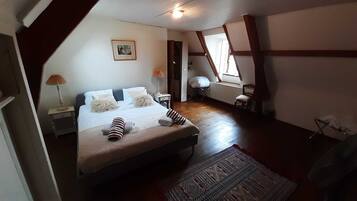 4 Schlafzimmer, Bügeleisen/Bügelbrett, kostenloses WLAN, Bettwäsche