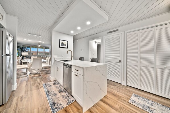 Interior - Loggerhead Cay 274: Beautiful Condo on the Beach! (Sanibel)