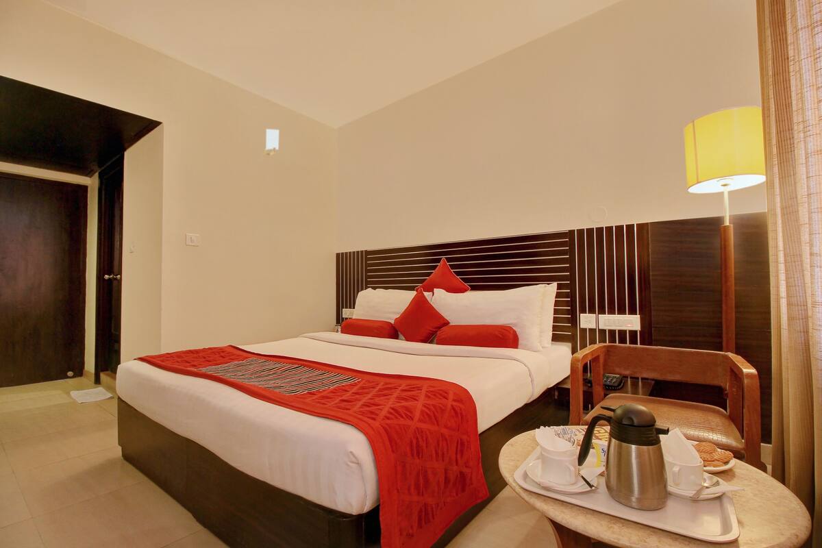 Blackout curtains, soundproofing, iron/ironing board, free WiFi