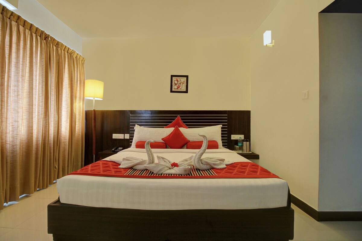 Suite Room | 1 bedroom, blackout drapes, soundproofing, iron/ironing board