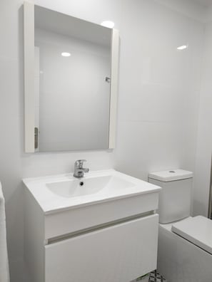 Shower, hair dryer, towels, toilet paper - ACAPULCO AMAZING VIEWS. POOL. FREE WIFI (Costa Adeje)