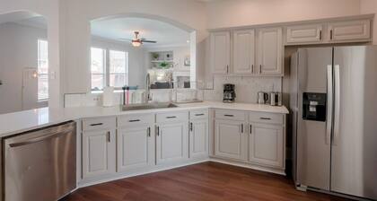 Pearl White Dream Home With Private Pool & Theatre