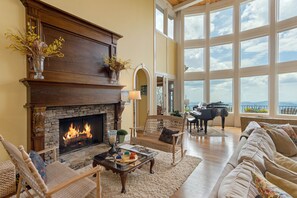 Smart TV, fireplace, DVD player, ping pong