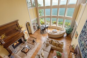 Smart TV, fireplace, DVD player, ping pong