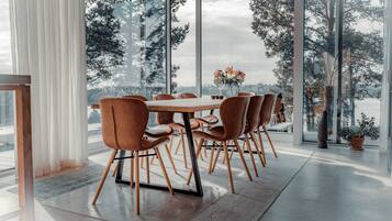 Villa | Eget kök | KylskÄp, mikrovÄgsugn, ugn och spishÀll