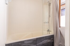 Bathtub, hair dryer, towels
