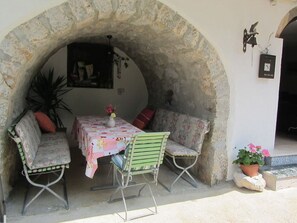 Outdoor dining - Cozy apartment Marijana 1 for 4 people on the island of Krk (Malinska)