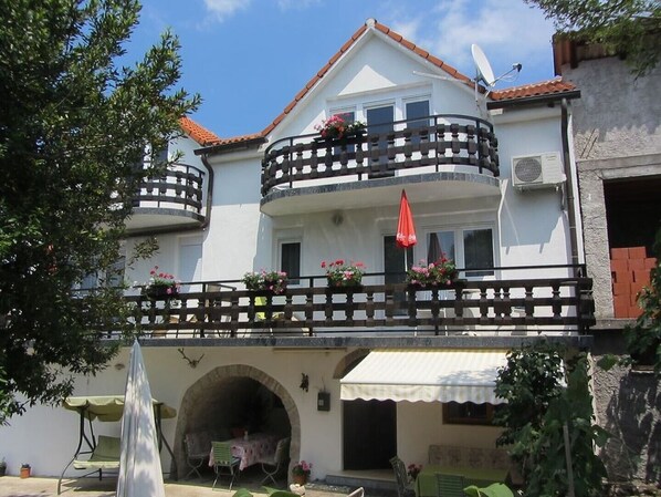 Exterior - Cozy apartment Marijana 1 for 4 people on the island of Krk (Malinska)