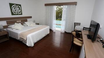 Quarto casal superior | Frigobar, Wi-Fi de cortesia, roupa de cama