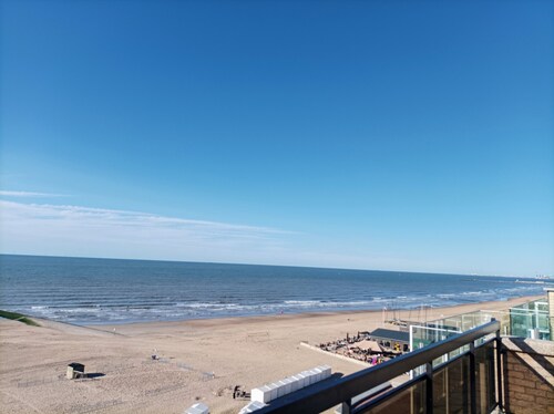 SPECTACULAR SEAVIEW NEAR BRUGES - SPACIOUS APARTMENT 3 BEDROOMS 2 TERRACES