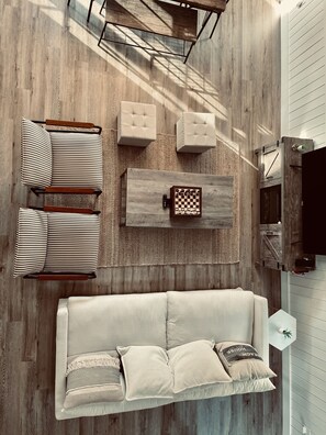 TV connectée, cheminée, baby-foot, table de tennis de table