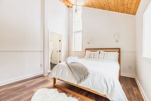 3 bedrooms, iron/ironing board, travel crib, free WiFi