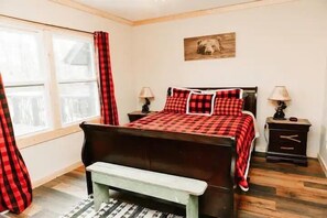 4 bedrooms, iron/ironing board, free WiFi, bed sheets - Luxury Vacation Mountain Home (Pickens)