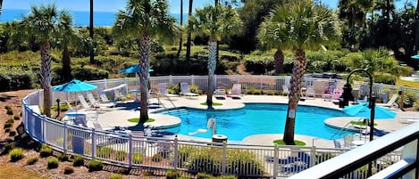 حمّام سباحة خارجي، حمّام سباحة مُدفَّأ