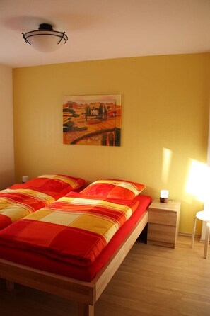 2 bedrooms, iron/ironing board, travel cot, free WiFi