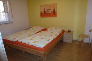 2 bedrooms, iron/ironing board, travel cot, free WiFi