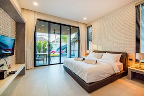 3 bedrooms, in-room safe, WiFi, bed sheets