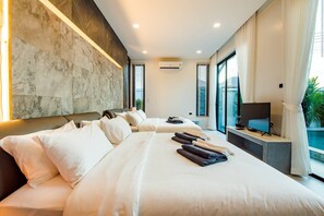 3 bedrooms, in-room safe, WiFi, bed sheets