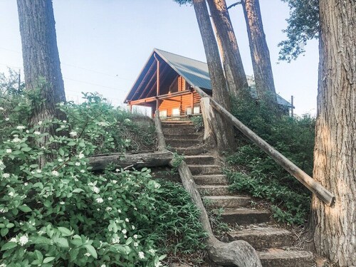 On the river! Private patio.  2 large yards.  Dog friendly. Book now for summer!