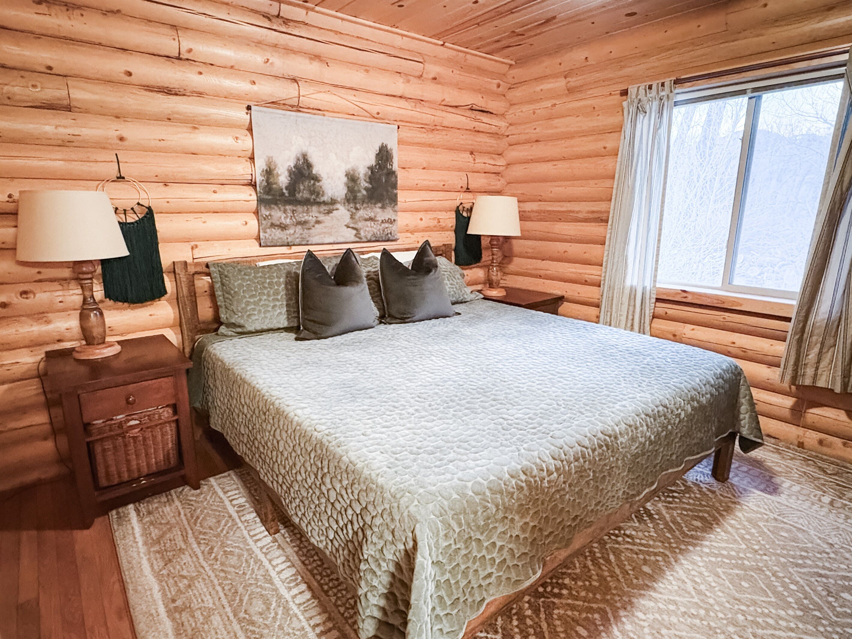 3 bedrooms, desk, iron/ironing board, travel crib