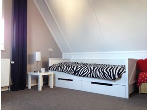 4 chambres, fer et planche à repasser, Wi-Fi gratuit, draps fournis