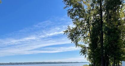 Beautiful Lake Champlain Getaway Sleeps 10
