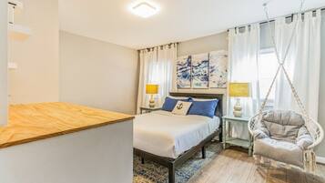 2 Schlafzimmer, Schreibtisch, Bügeleisen/Bügelbrett, Reisekinderbett