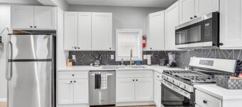 Shops across street! ★ Parking ★ Convention Center