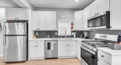 Shops across street! ★ Parking ★ Convention Center