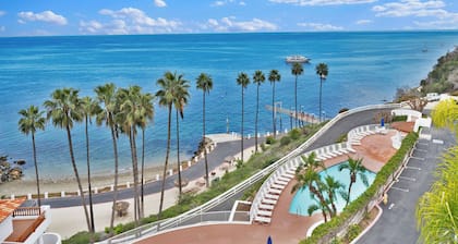 Oceanfront Hamilton Cove villa with breathtaking views and excellent location!