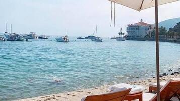 Private beach, sun-loungers, beach towels