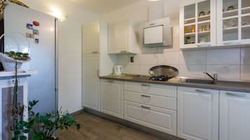 Private kitchen | Fridge, stovetop, espresso maker, electric kettle