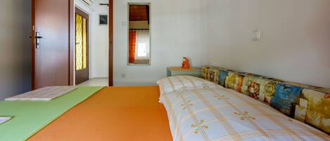 2 bedrooms, iron/ironing board, free WiFi