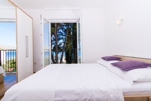 In-room safe, iron/ironing board, free WiFi