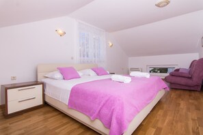 In-room safe, iron/ironing board, free WiFi - Apartment Cypress (Okrug)