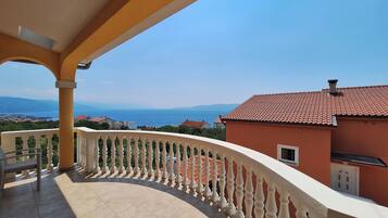Apartment (A3) | Balcony
